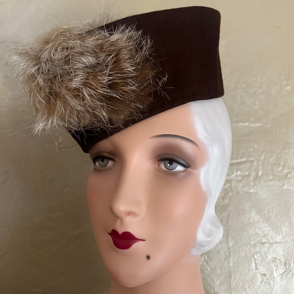 DASHING 1940s\' BROWN FELT \